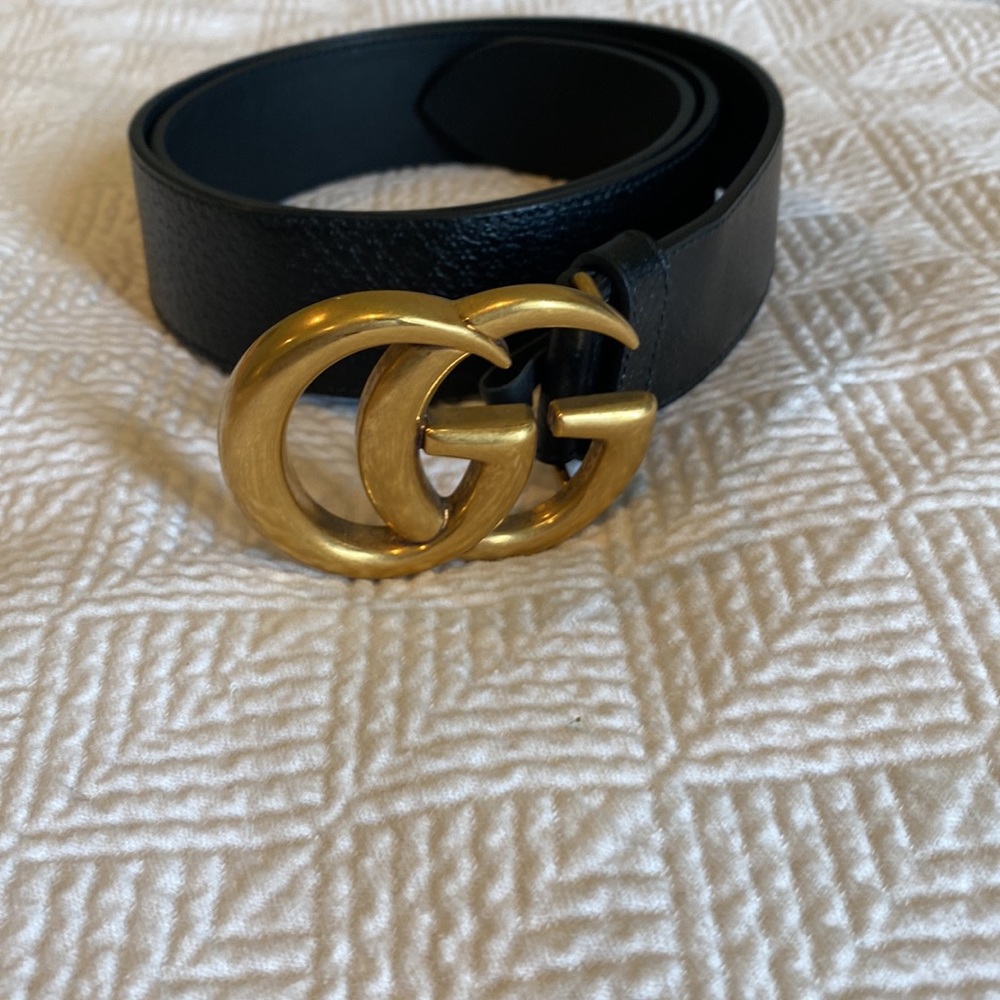 Womens GUCCI Marmot belt with buckle. Wide belt. Black belt. Gold buckle. Sz 95